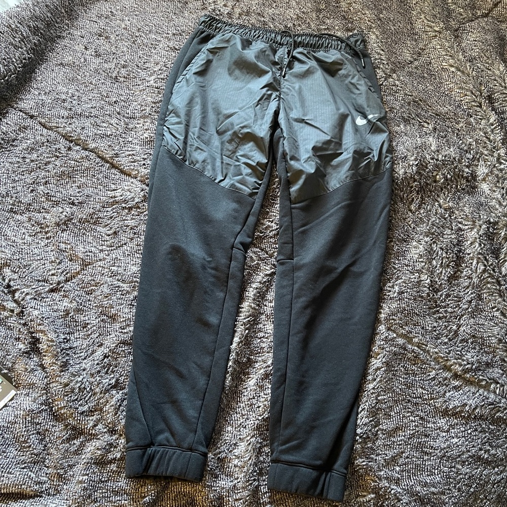 Nike Dri-FIT Men's Training Pants. Size Medium